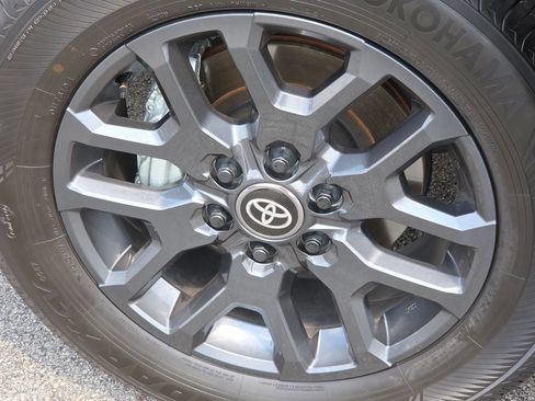 Used 2026 Toyota Sequoia Platinum AWD/4WD image 10