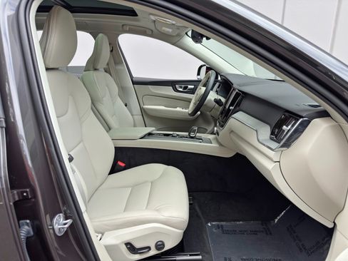 Used 2025 Volvo XC60 B5 Plus w/ Climate Package AWD/4WD image 16