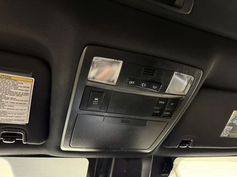 Used 2018 Toyota Tacoma TRD Sport image 37