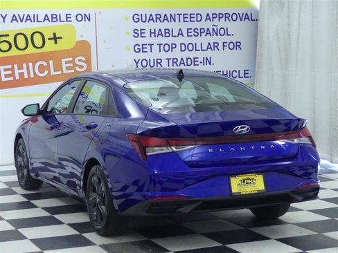 Used 2021 Hyundai Elantra SEL w/ Convenience Package image 4