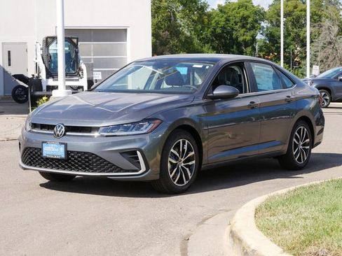 New 2025 Volkswagen Jetta SE image 4