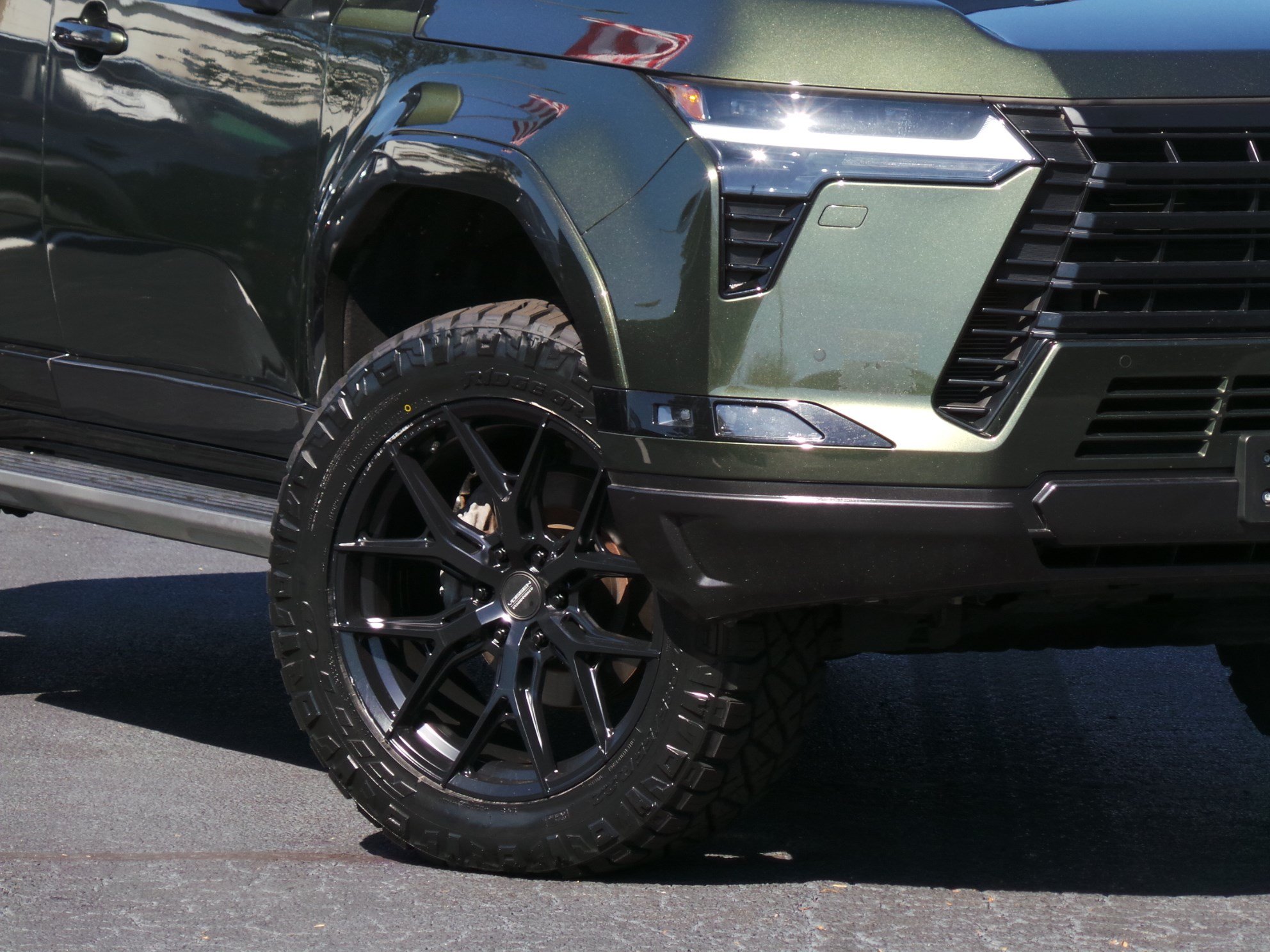 Used 2025 Lexus GX 550 w/ Accessory Package (2T) AWD/4WD image 20
