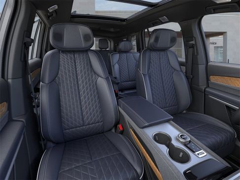 New 2026 Cadillac Vistiq Premium Luxury image 16