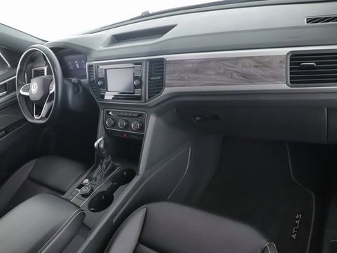 Used 2022 Volkswagen Atlas Cross Sport SE image 30
