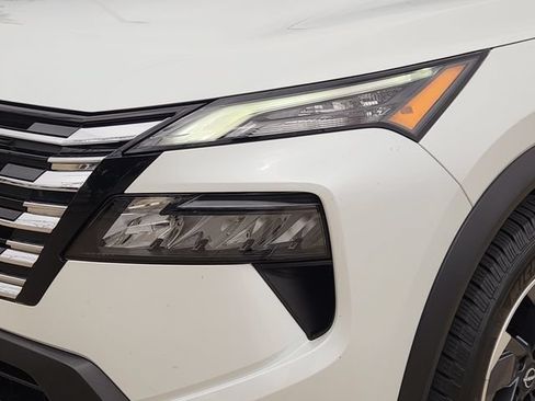 Used 2024 Nissan Rogue SV w/ SV Premium Package FWD image 6