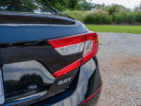 Used 2018 Honda Accord Touring image 10