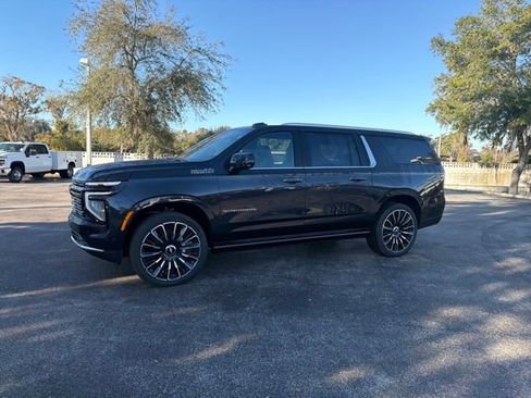 New 2026 Chevrolet Suburban High Country image 3