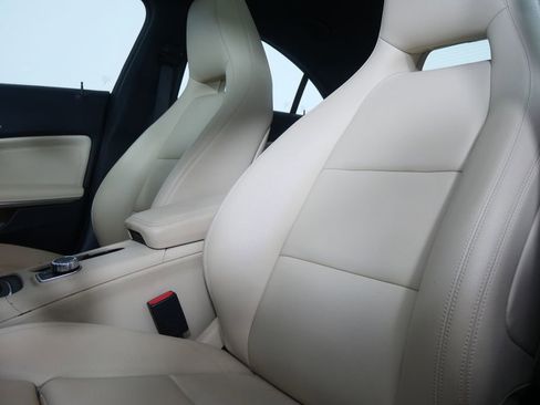 Used 2018 Mercedes-Benz CLA 250 image 10