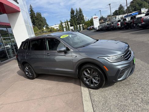 Used 2022 Volkswagen Tiguan SE AWD/4WD image 7