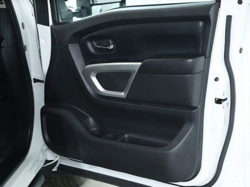 Used 2024 Nissan Titan SV w/ SV Convenience Package image 33