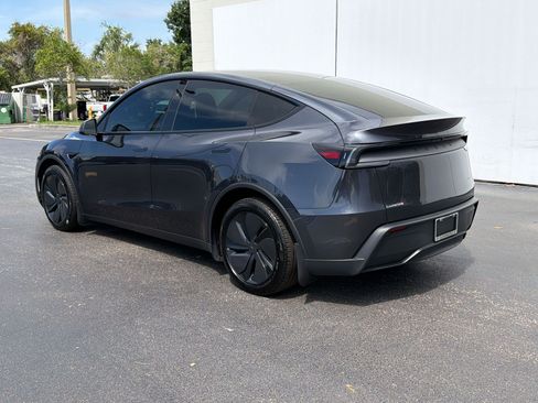 Used 2026 Tesla Model Y AWD image 3