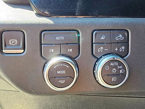 Used 2023 GMC Sierra 1500 SLT w/ SLT Convenience Package AWD/4WD image 25