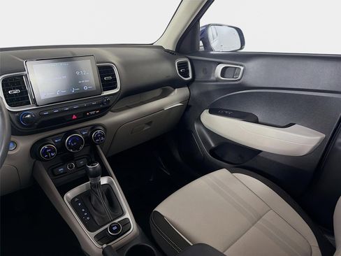 Certified 2025 Hyundai Venue SEL FWD image 23