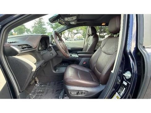 Certified 2024 Toyota Sienna Platinum FWD image 16