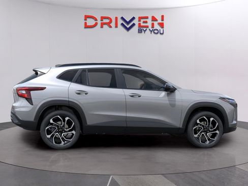 New 2026 Chevrolet Trax RS image 4