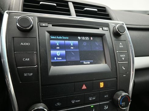 Used 2017 Toyota Camry SE image 12