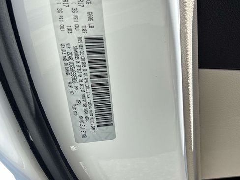 Used 2017 Chrysler Pacifica LX FWD image 30