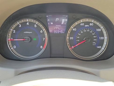 Used 2012 Hyundai Accent GLS FWD image 17