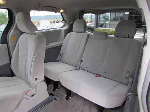 Used 2013 Toyota Sienna LE FWD image 22
