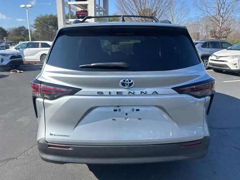 Used 2025 Toyota Sienna LE image 6
