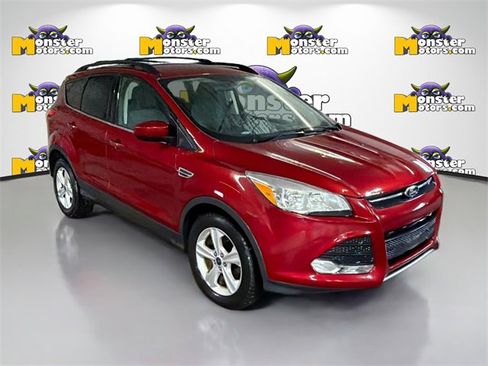 Used 2015 Ford Escape SE w/ Equipment Group 201A image 3