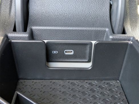 Used 2023 Volkswagen Jetta SE image 29