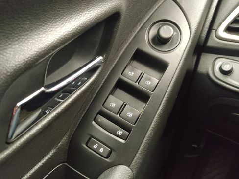 Used 2017 Chevrolet Trax LT FWD image 27