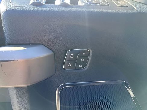 Used 2022 Ford F250 Lariat w/ Black Appearance Package image 11