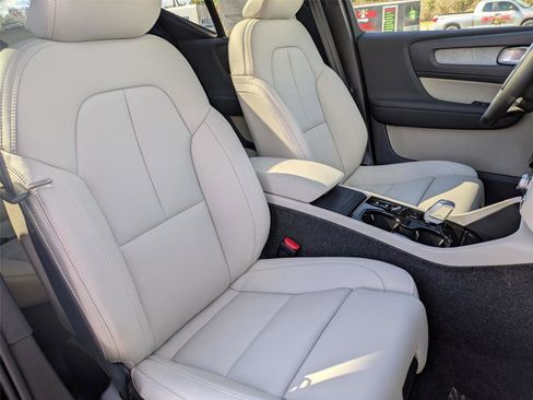 New 2026 Volvo XC40 B5 Ultra w/ Protection Package Premier image 18