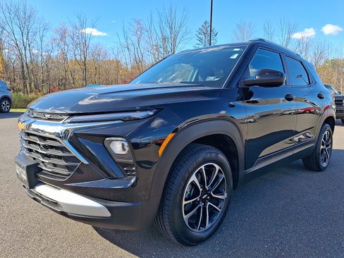 Used 2025 Chevrolet TrailBlazer LT image 3