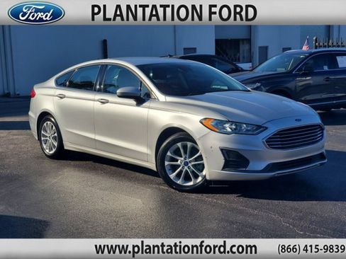 Used 2019 Ford Fusion SE image 1
