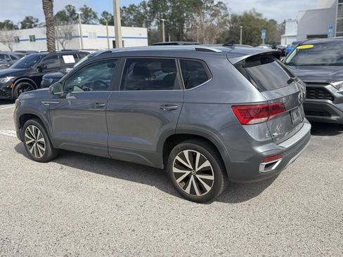 Certified 2023 Volkswagen Taos SE image 10
