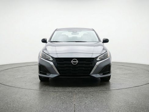 Used 2025 Nissan Altima 2.5 SV image 2