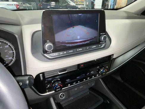 Used 2023 Nissan Rogue SV w/ SV Premium Package image 37