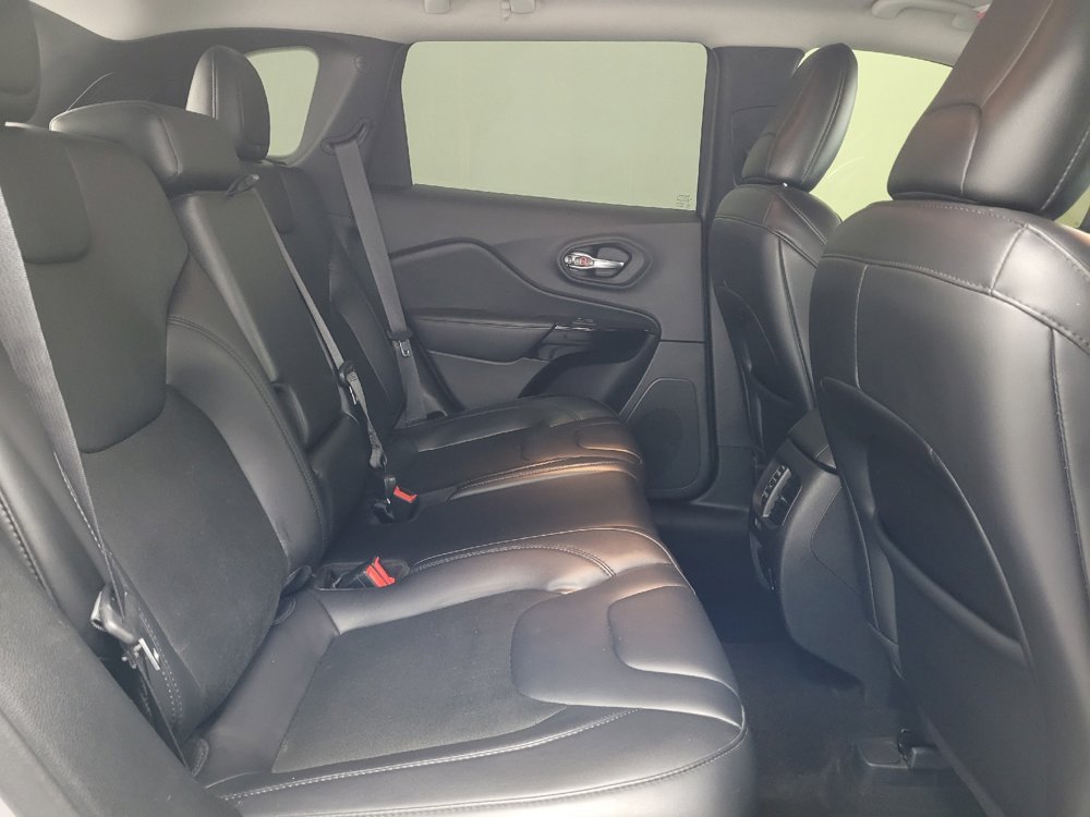 Used 2020 Jeep Cherokee Latitude Plus FWD image 19