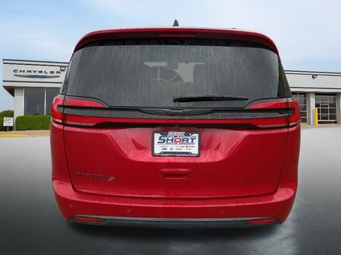 Used 2024 Chrysler Pacifica Touring-L w/ S Appearance Package image 4