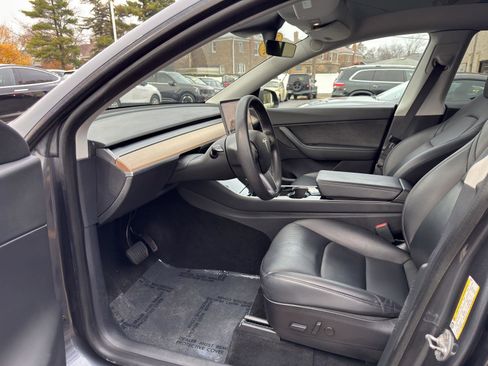 Used 2020 Tesla Model Y Long Range image 24