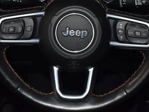 Used 2022 Jeep Wrangler Unlimited Sahara AWD/4WD image 23