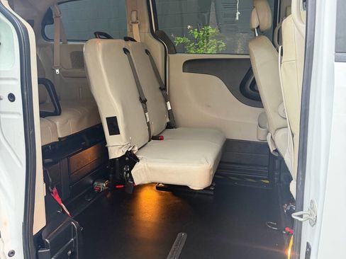 Used 2019 Dodge Grand Caravan SE w/ Power Convenience Group I FWD image 15