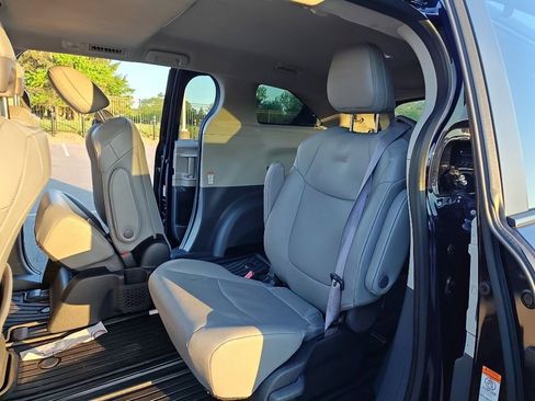 Used 2024 Toyota Sienna XLE AWD/4WD image 10