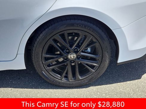 Used 2025 Toyota Camry SE w/ Convenience Package FWD image 39
