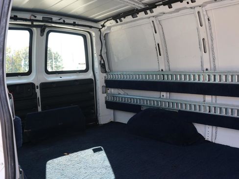 Used 2018 Chevrolet Express 2500 image 13