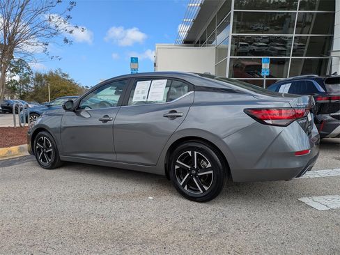 Used 2025 Nissan Sentra SV image 4