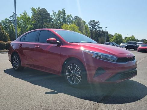 Used 2023 Kia Forte LXS w/ LXS Technology Package FWD image 3