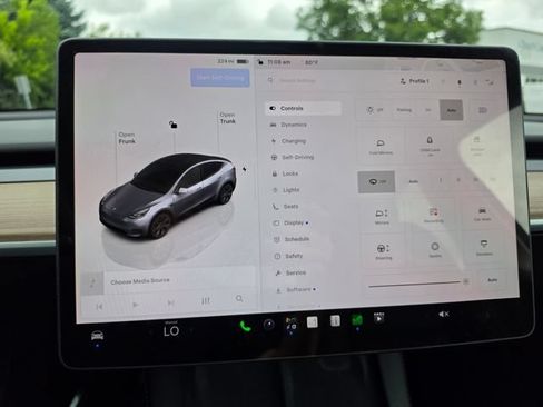 Used 2025 Tesla Model Y Long Range AWD/4WD image 44