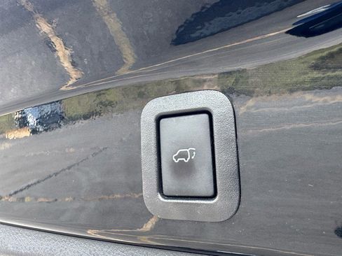 Used 2018 Toyota Highlander XLE image 27