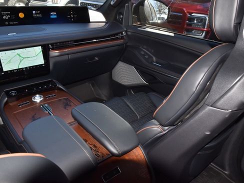 New 2025 Lincoln Navigator Black Label image 18