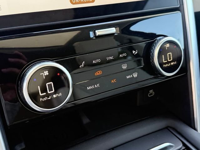 Used 2025 Land Rover Discovery S AWD/4WD image 15