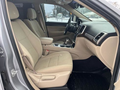 Used 2017 Jeep Grand Cherokee Laredo w/ Quick Order Package 23E image 17