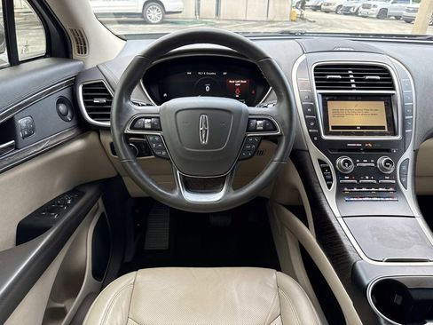 Used 2019 Lincoln Nautilus Reserve image 17